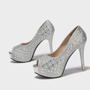 ⭐️NWT GREY BLING HEELS SIZE 7
